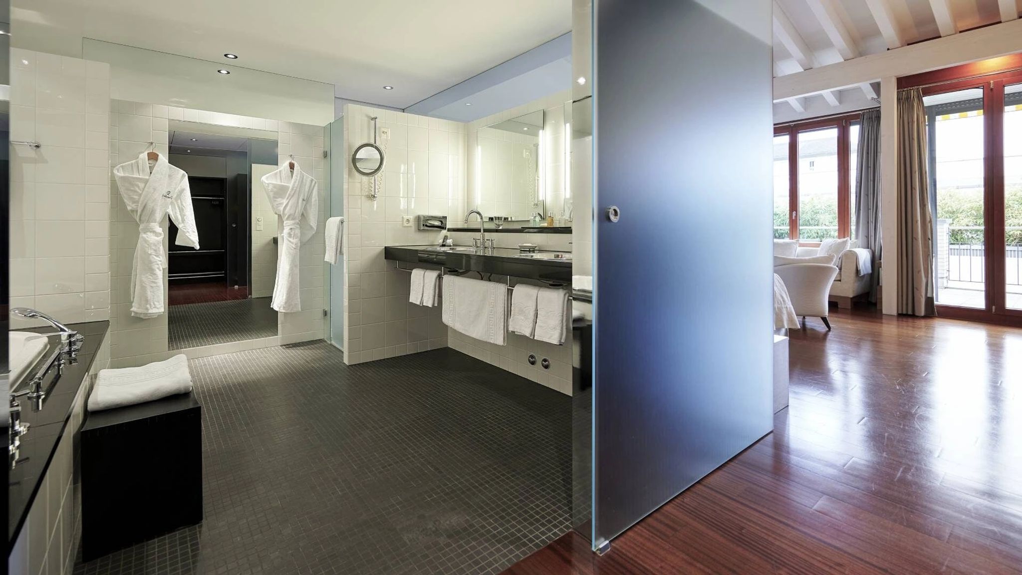 Nescens Junior Suite banheiro amplo – banheiro com banheira – banheiro casal