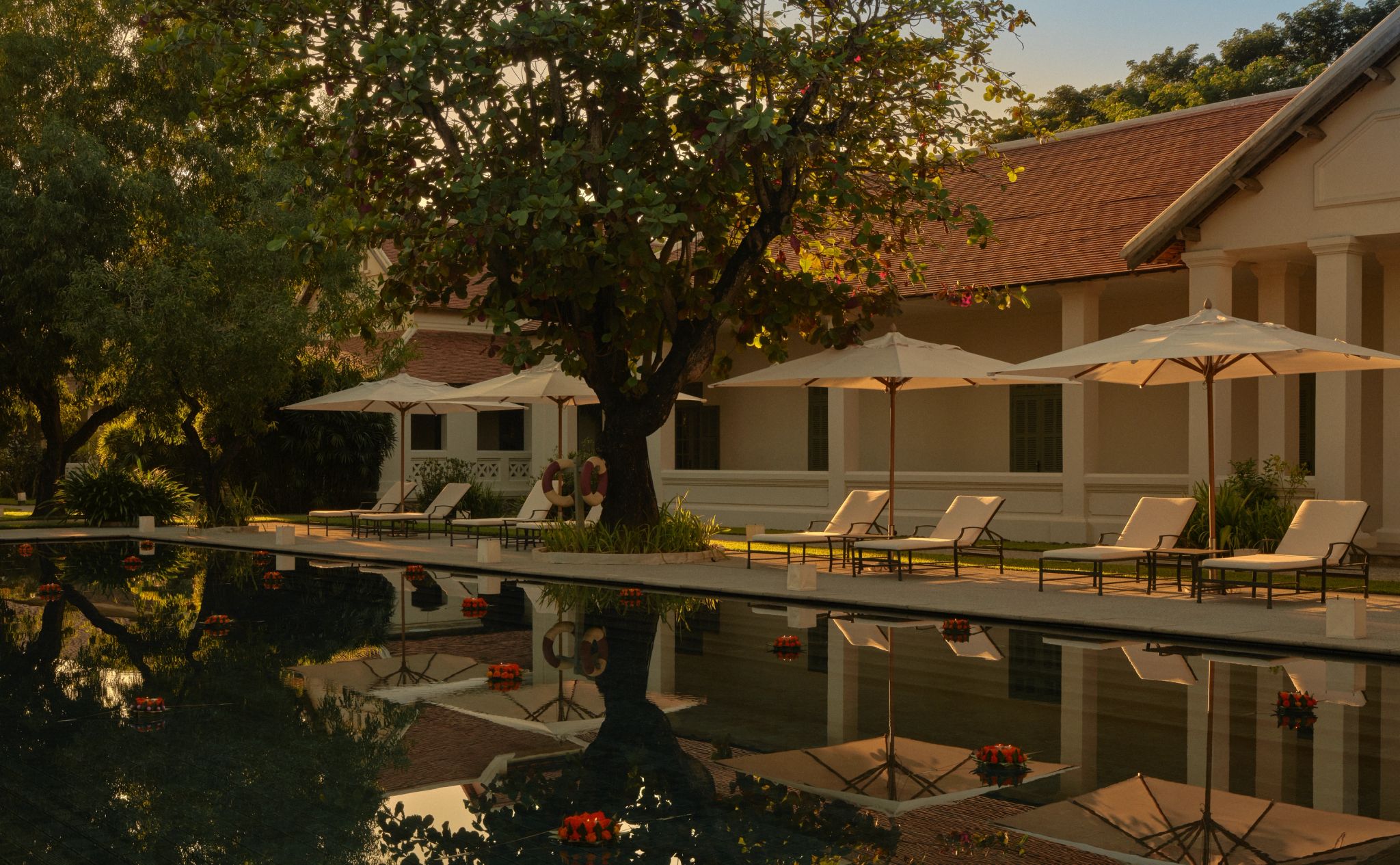 Piscina espaço lazer – design de luxo – area externa hotel