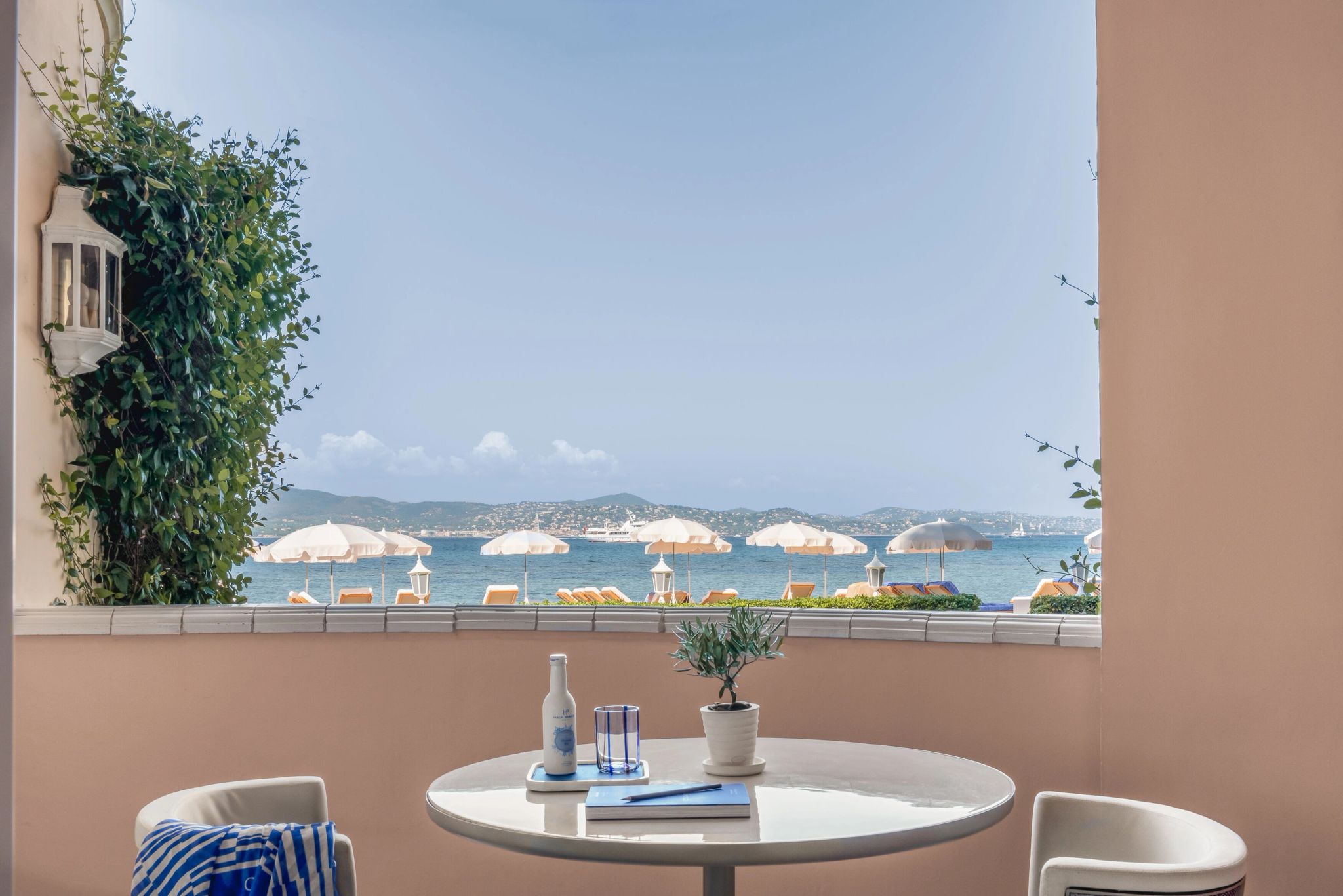 Ground Floor Superior quarto com varanda – quarto vista mar – area externa quarto