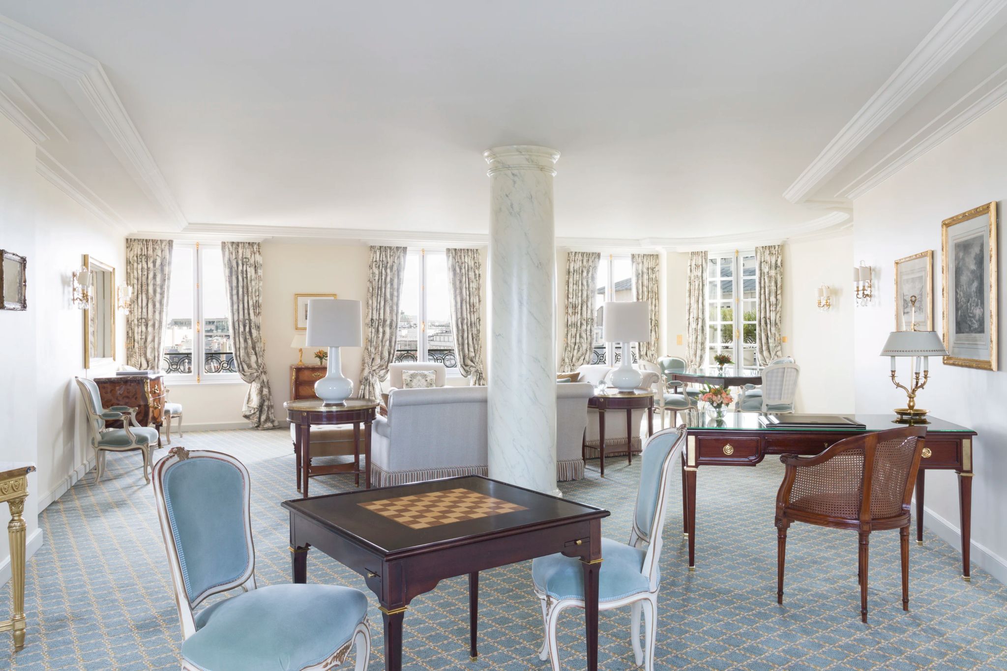 Suite Panoramique mesa de xadrez - panoramic suite - vista panoramica paris - suite espaçosa