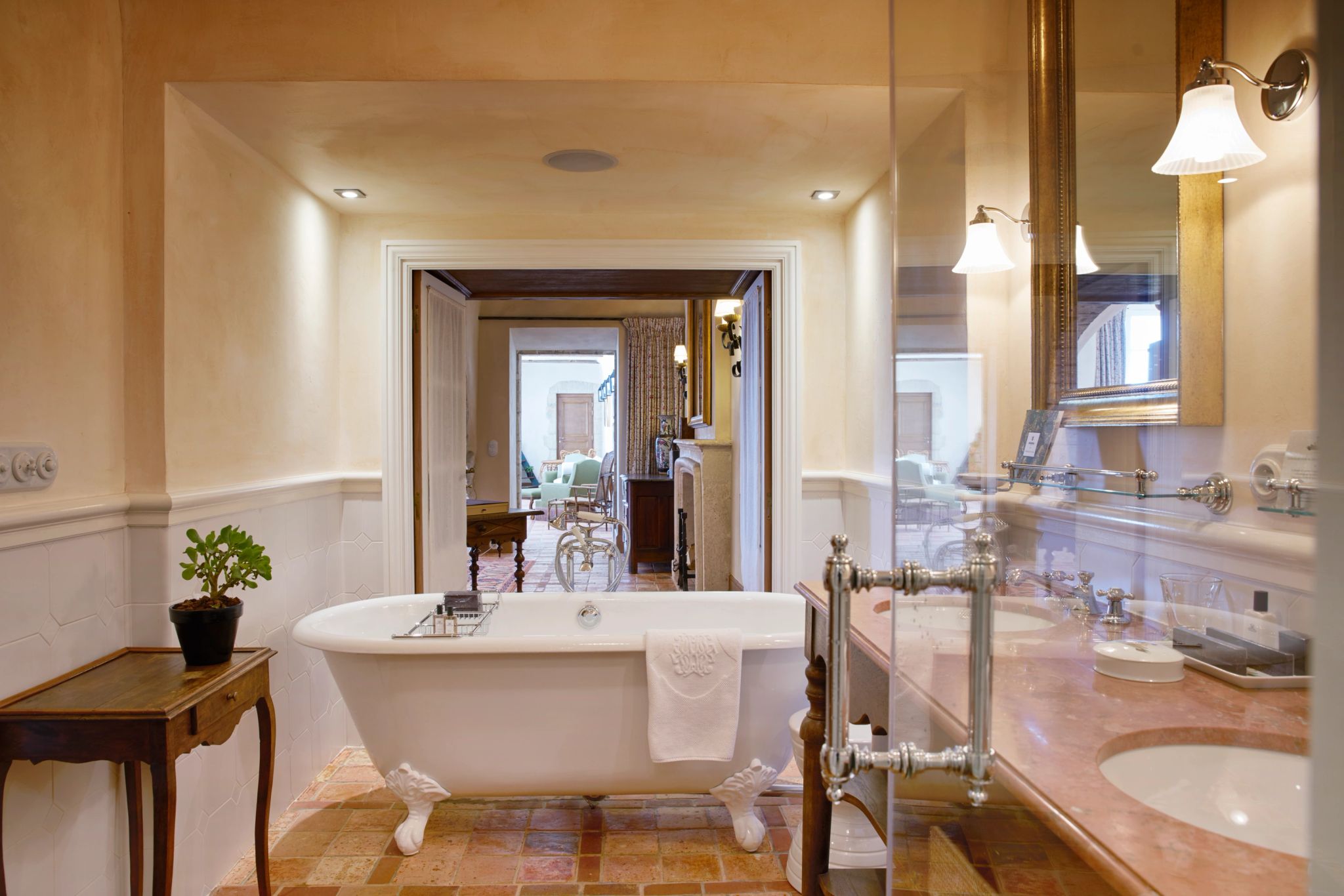 Baron de Simiane Suite  suite com banheira - banheira de imersao - banho relaxante