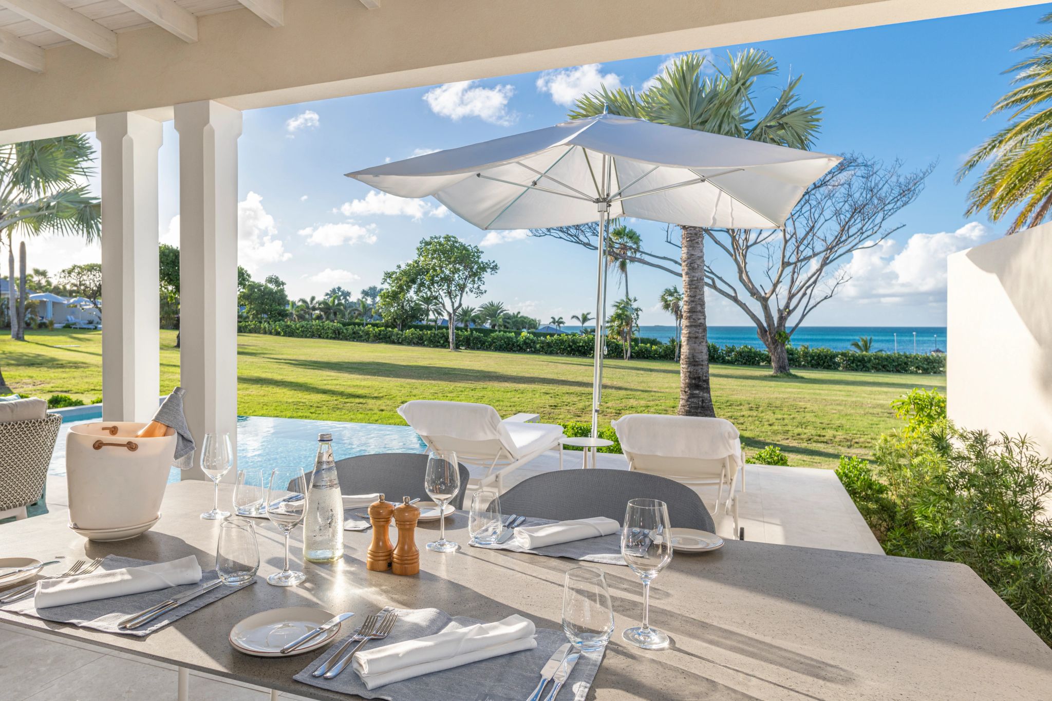 Family Suite suite com piscina - piscina externa - terraço mobiliado - banho de sol