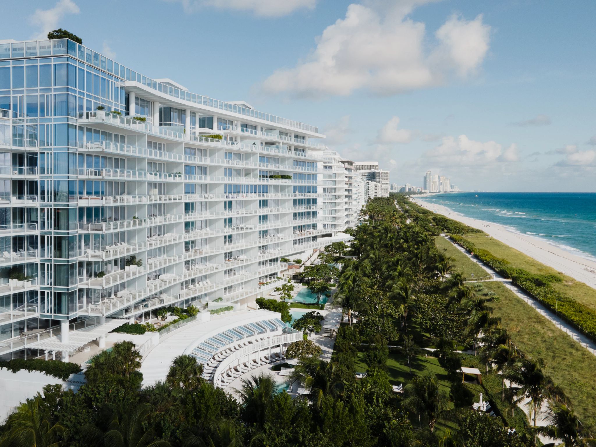 four seasons at the surf club - fachada do hotel - hotel beira mar