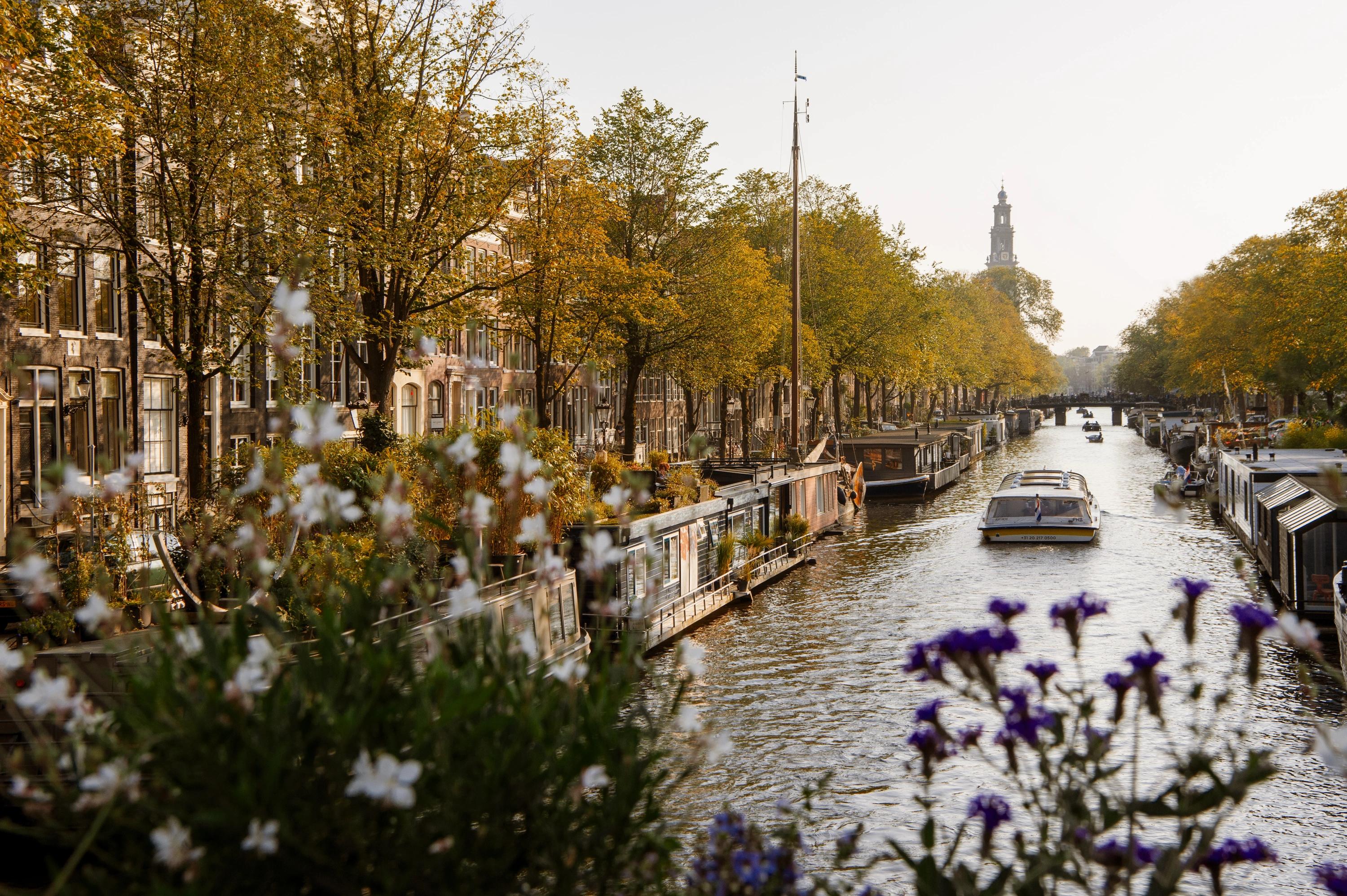 canal amsterdam- passeio de barco - atividades de lazer - lazer ao ar livre