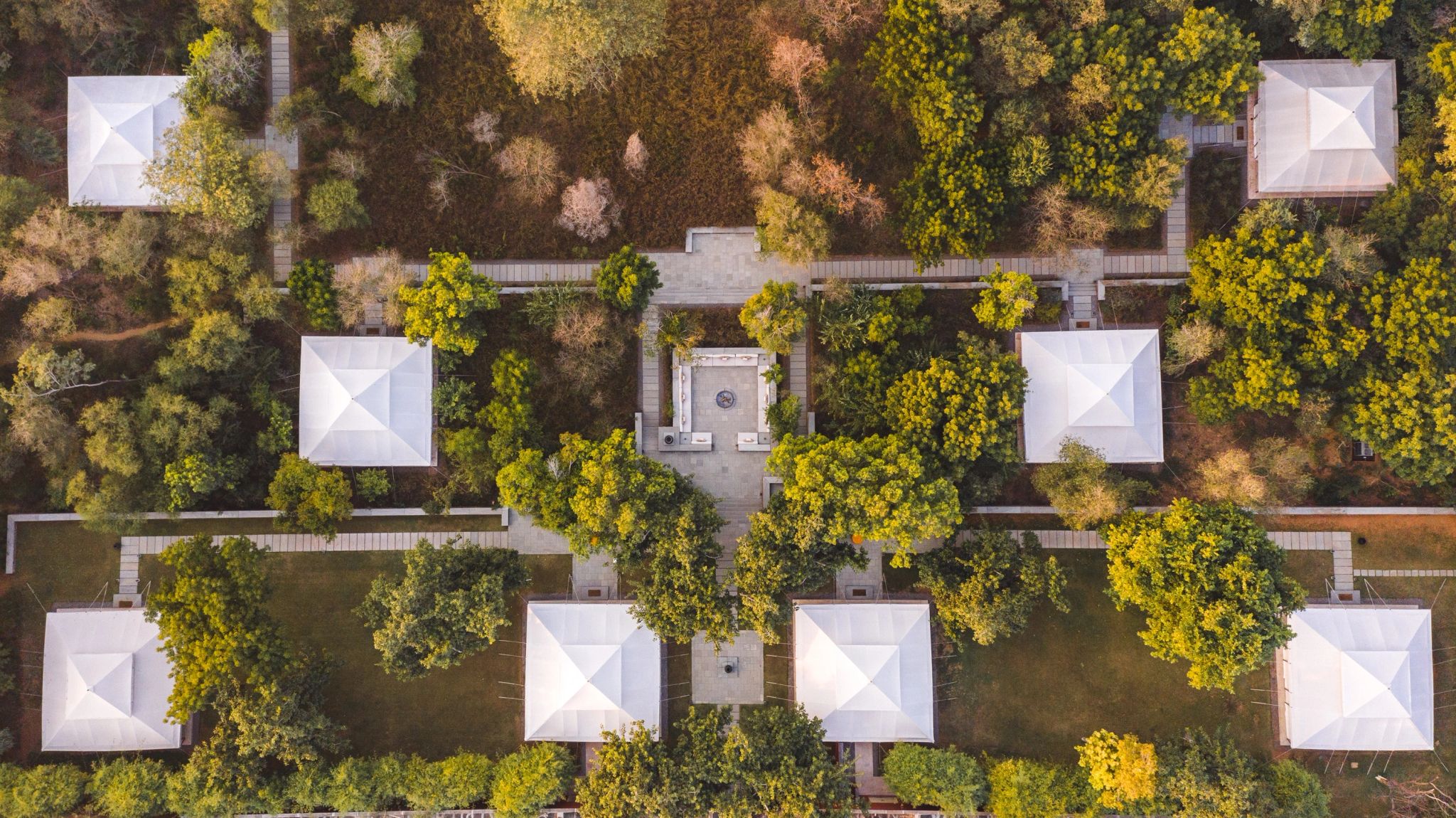 Vista aérea do acampamento vista aerea - destino de natureza - hospedagem india