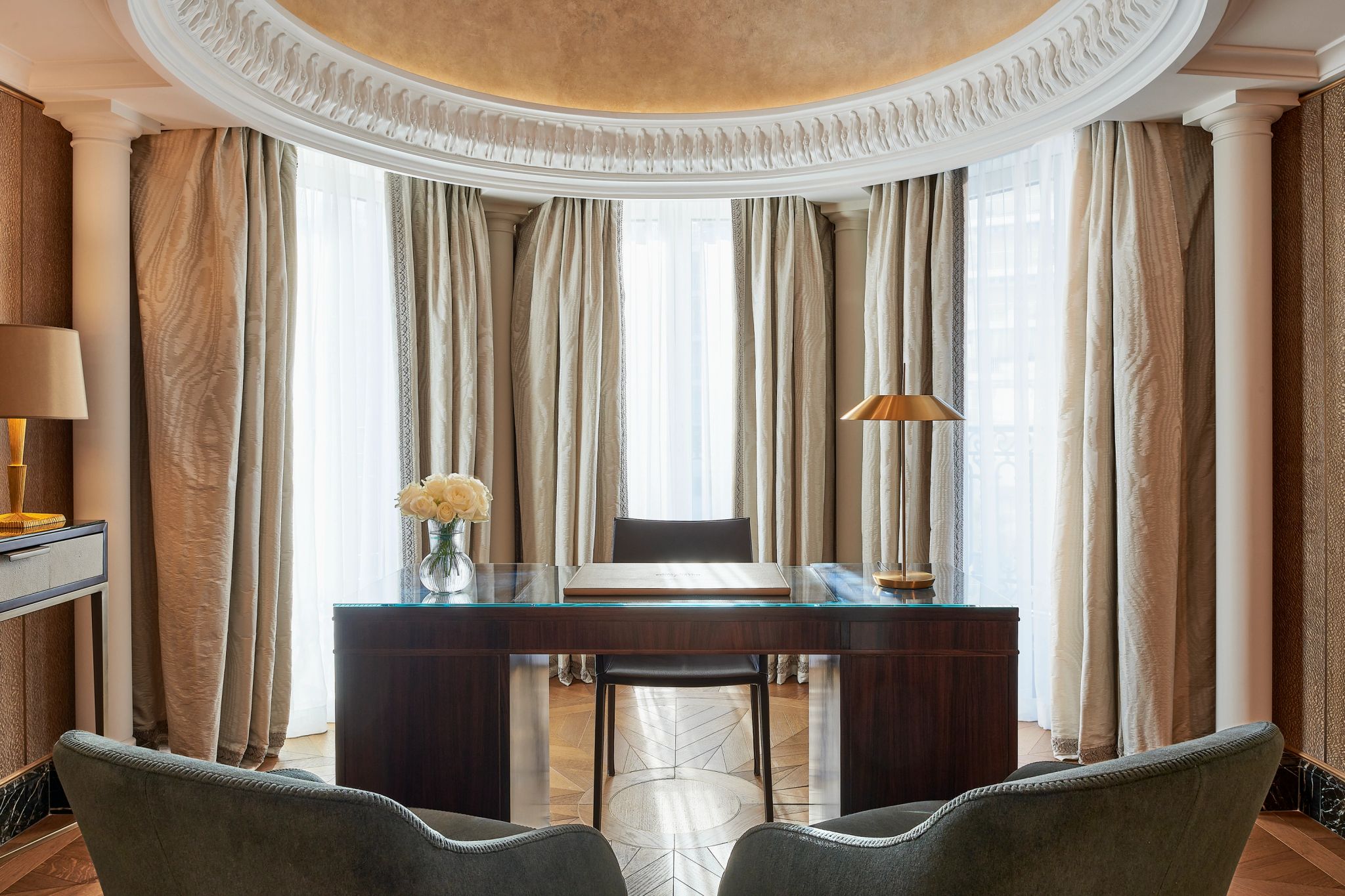 mesa de escritorio - suite ampla - decoraçao de luxo