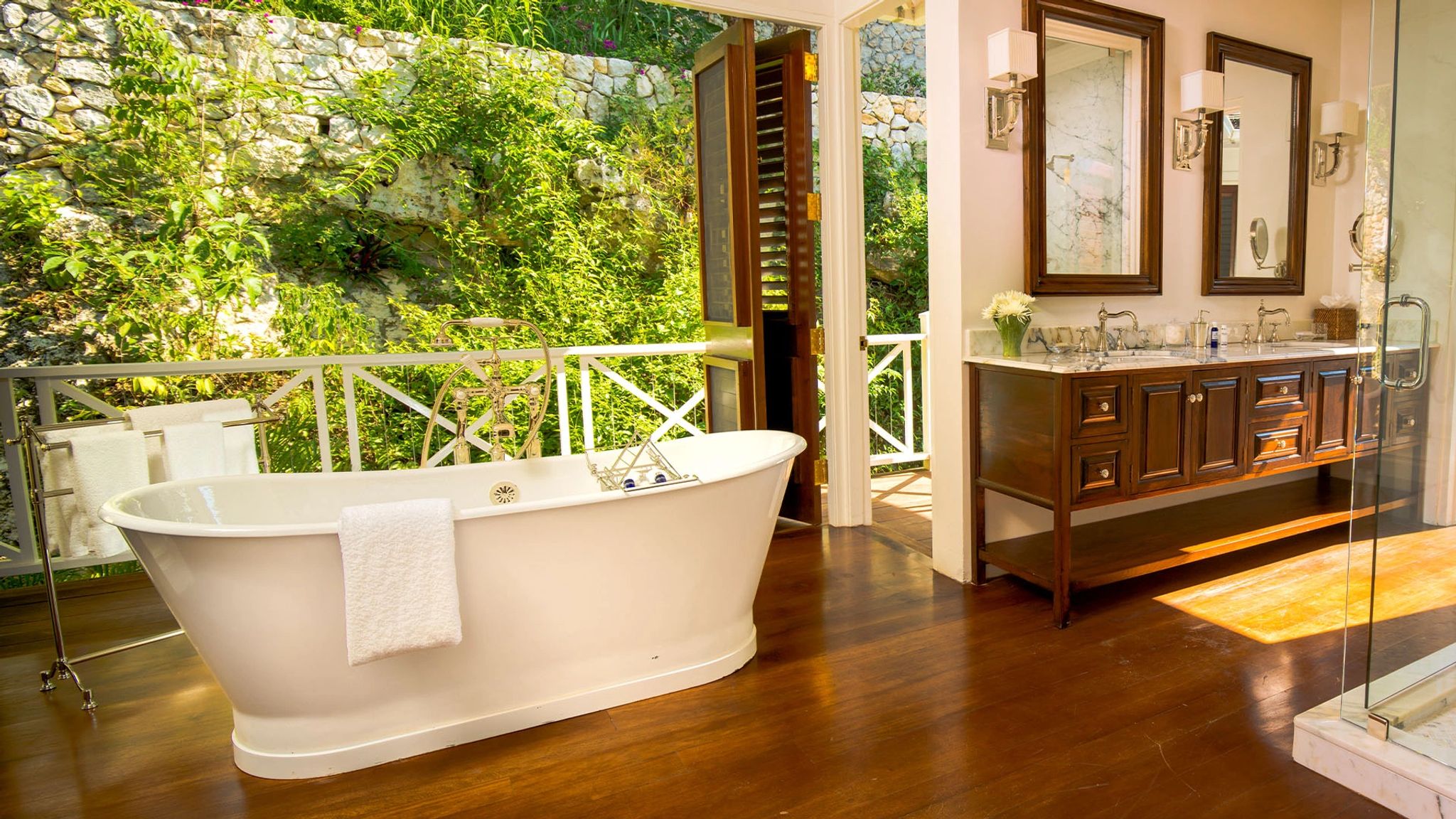 Estate Villa banheira de imersao - banho premium - banheiro vista floresta