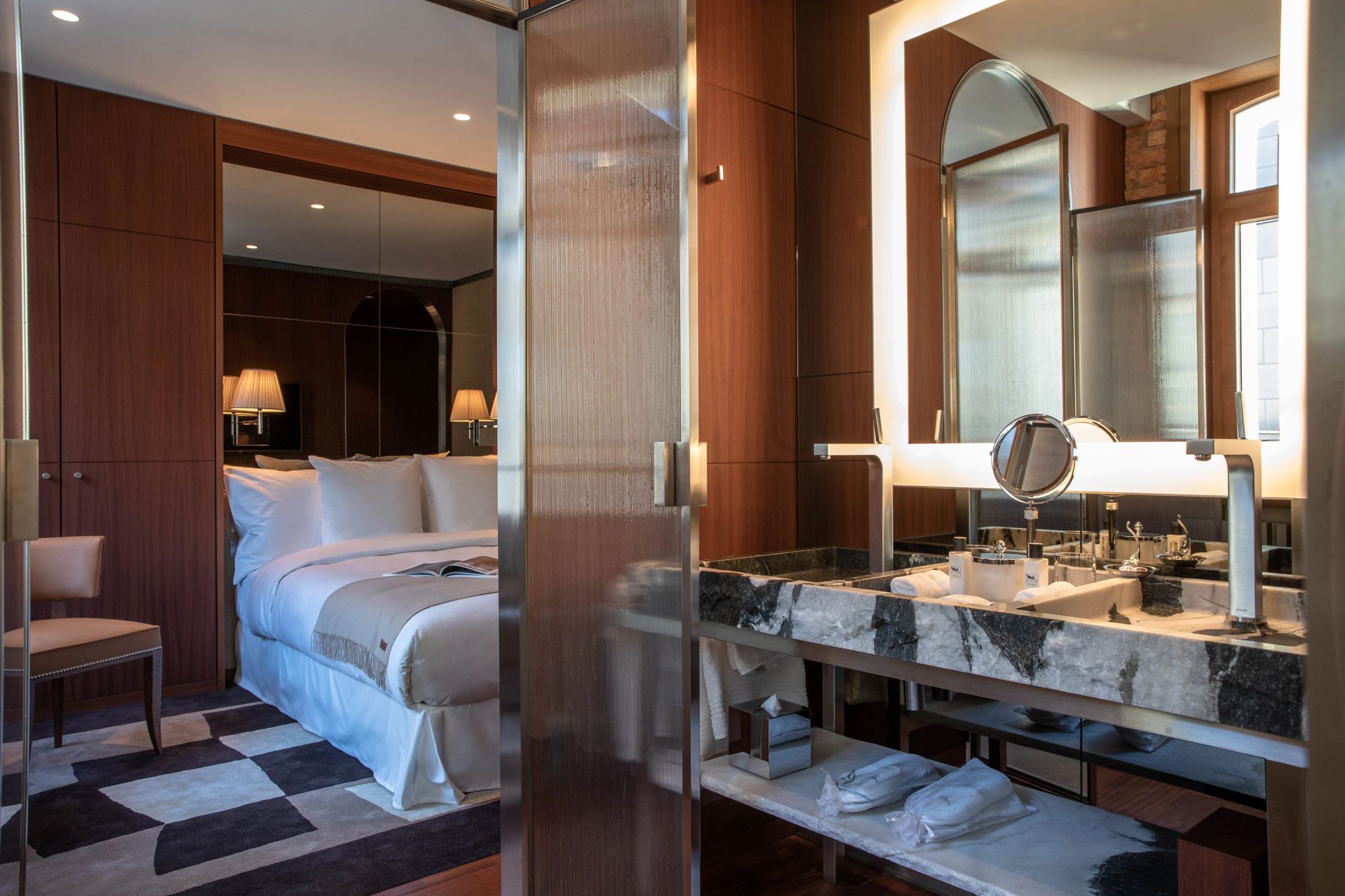 Standard Courtyard Room quarto moderno - quarto vista patio - design de luxo