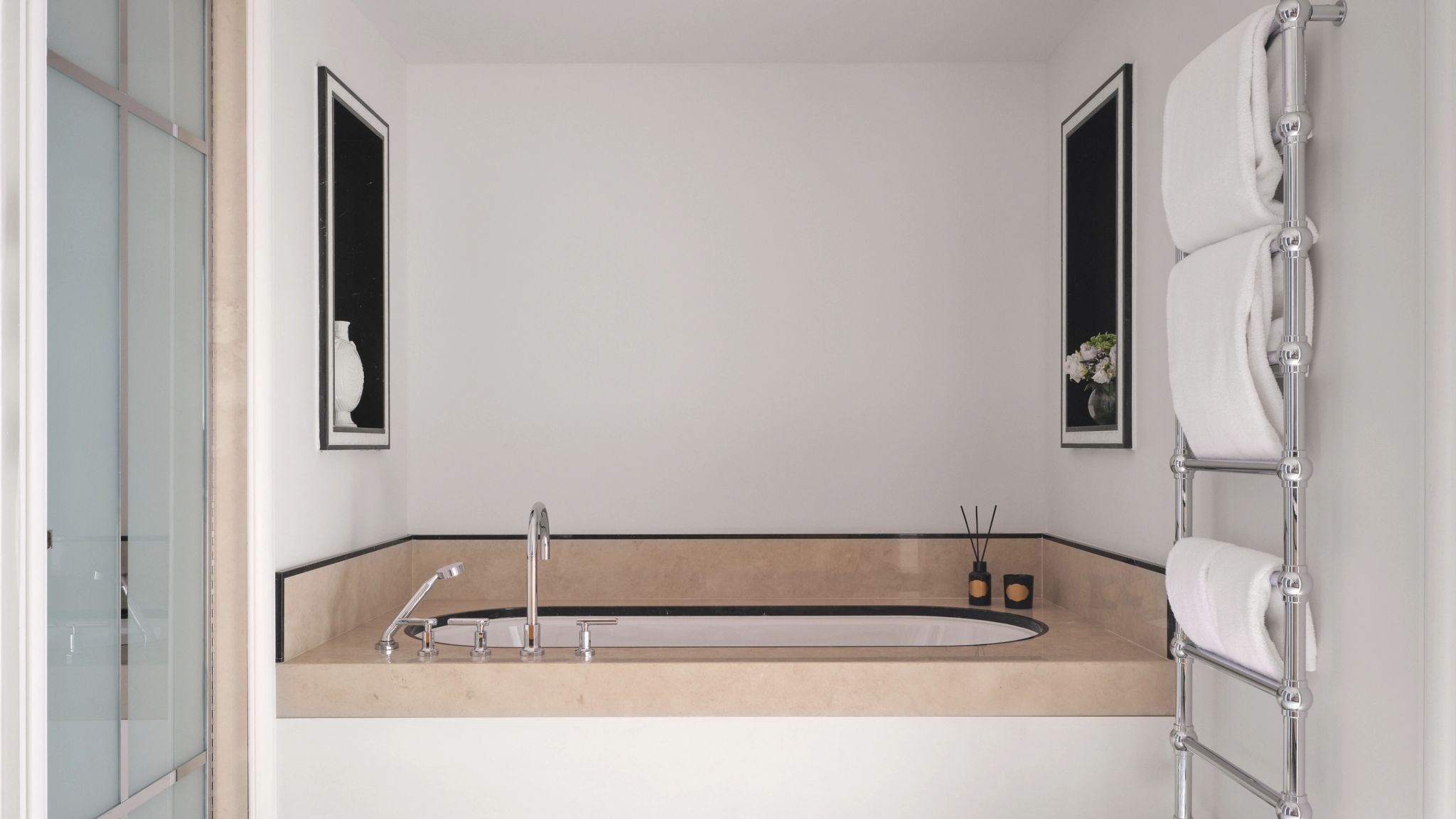 Junior Suite Belvédère banheiro de luxo – banho premium – banheira de imersao