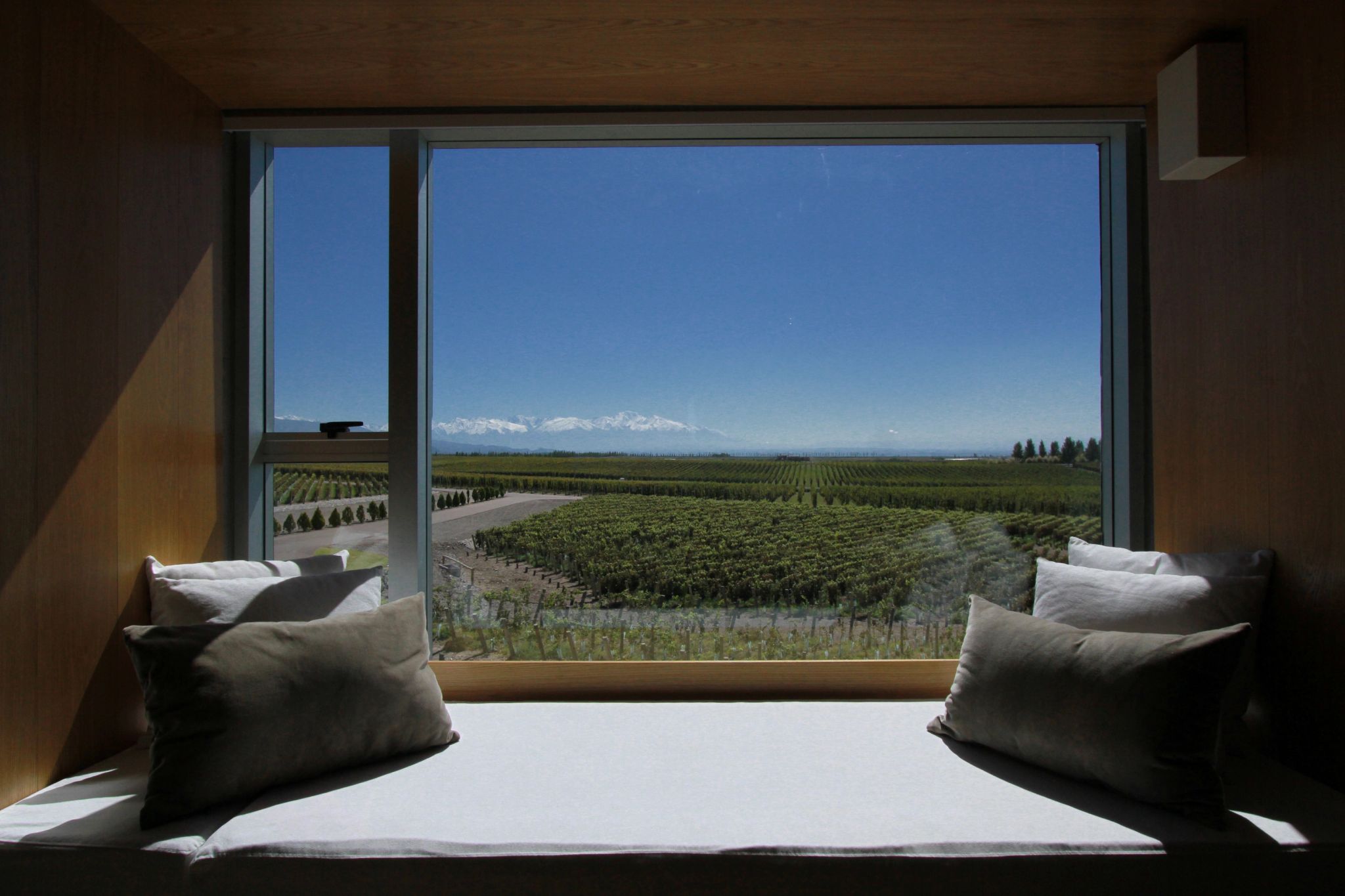 Cordón del Plata quarto do hotel - janela ampla - vista cordilheira dos andes