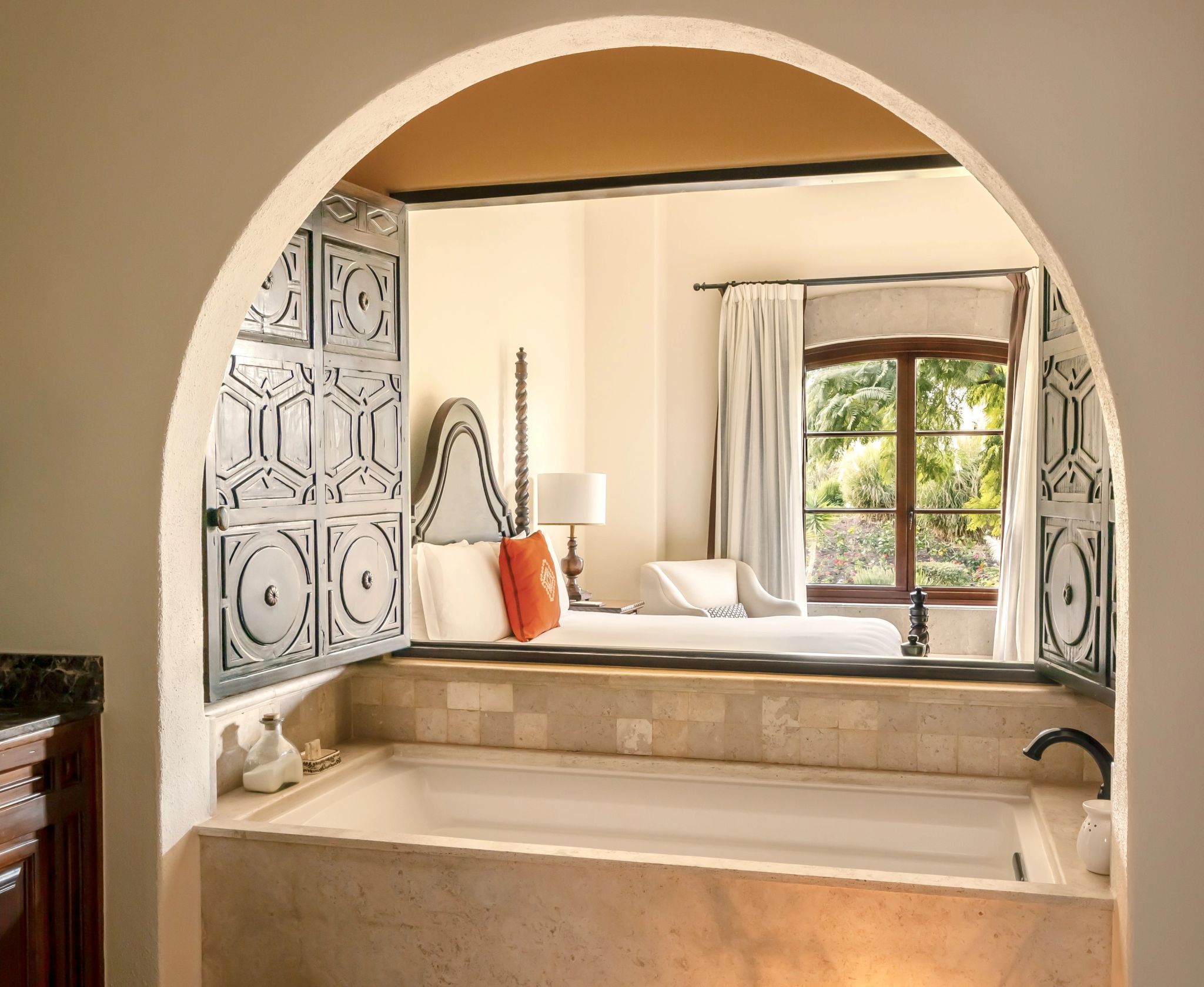 Colonial Suite King banheiro luxo - amenidades premium - banheira de luxo