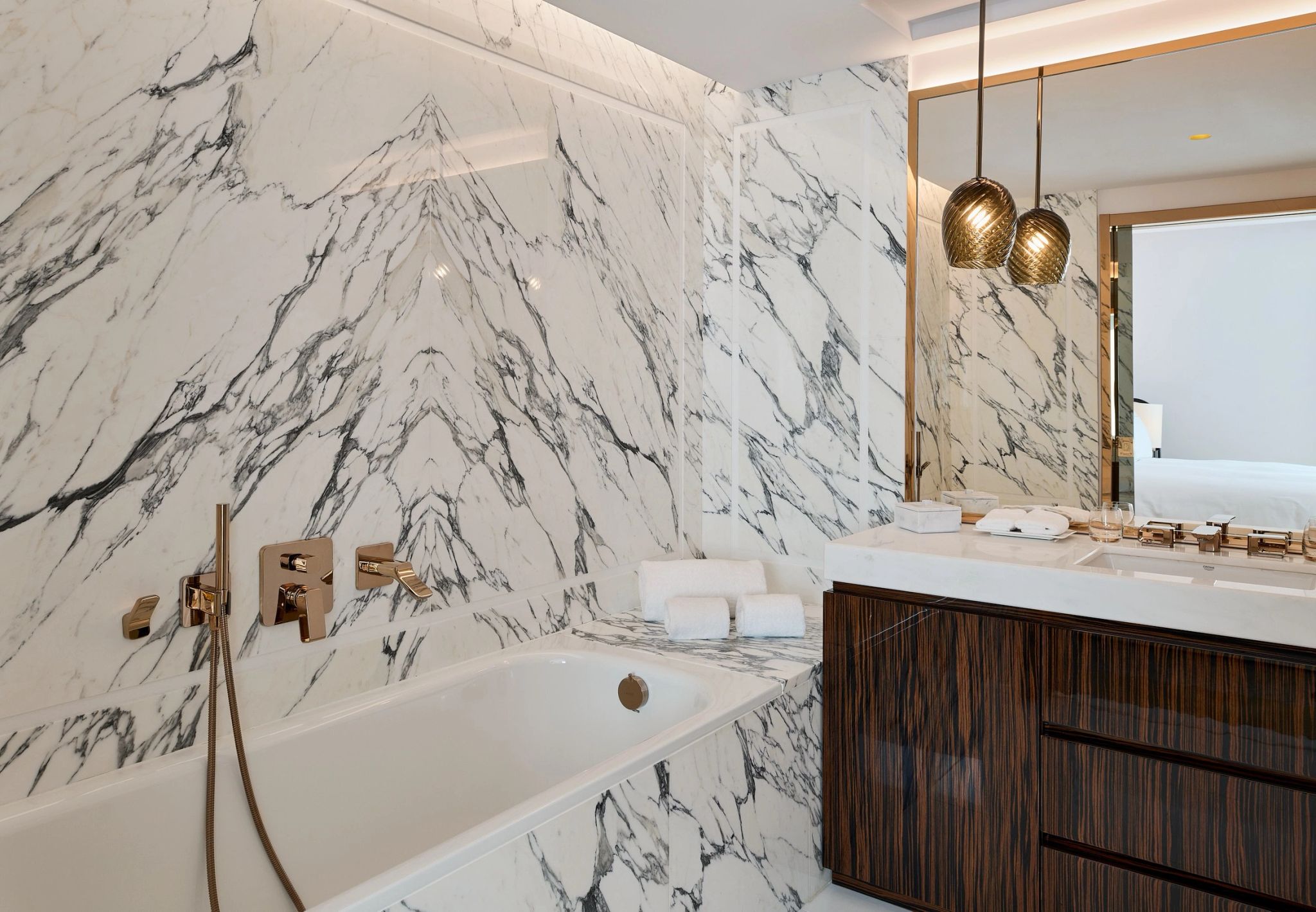 Two Bedroom Residence Garden View banheira em marmore - banho premium - banheira de imersao