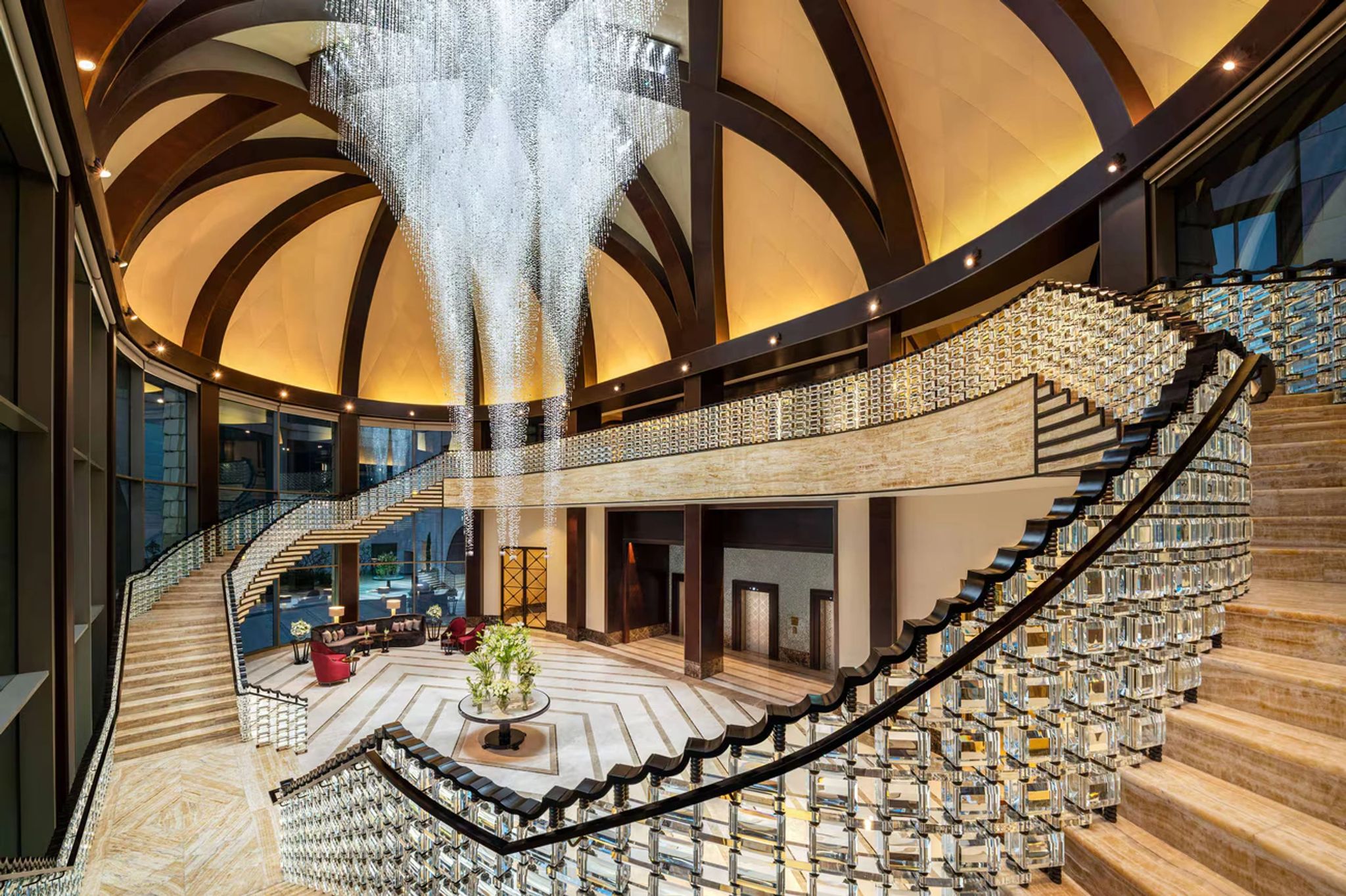 The St Regis Cairo lobby hotel - hotel cairo - escadaria luxuosa