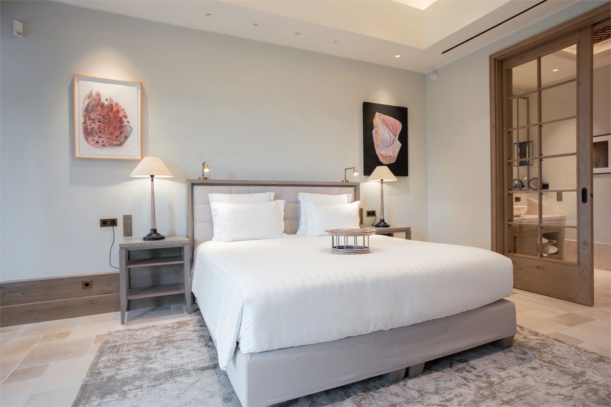 Daphné Suite cama king - decoraçao moderna – suite conforto - suite casal - obras de arte