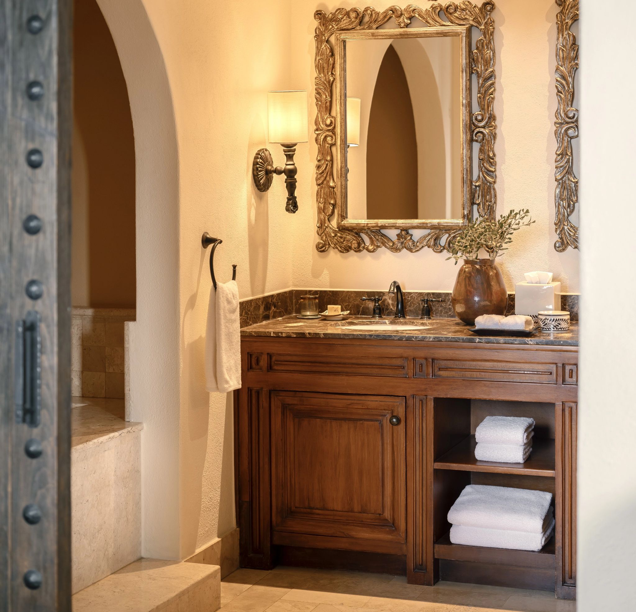 Rooftop Colonial Suite banheiro luxo - amenidades premium - banheira de luxo